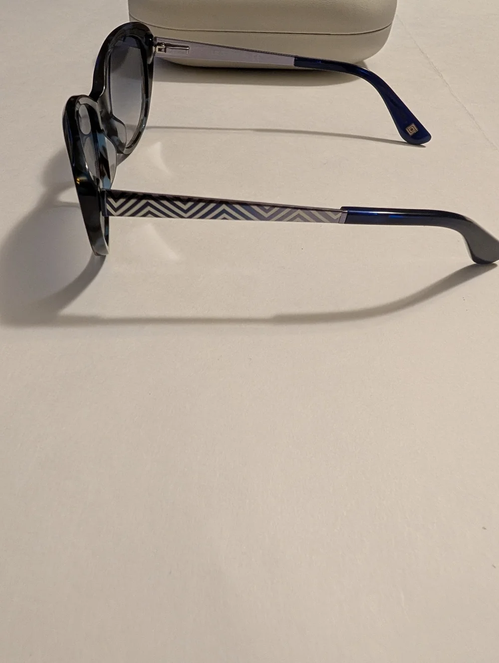 Liz Claiborne L 571/S Sunglasses New Retails $98
